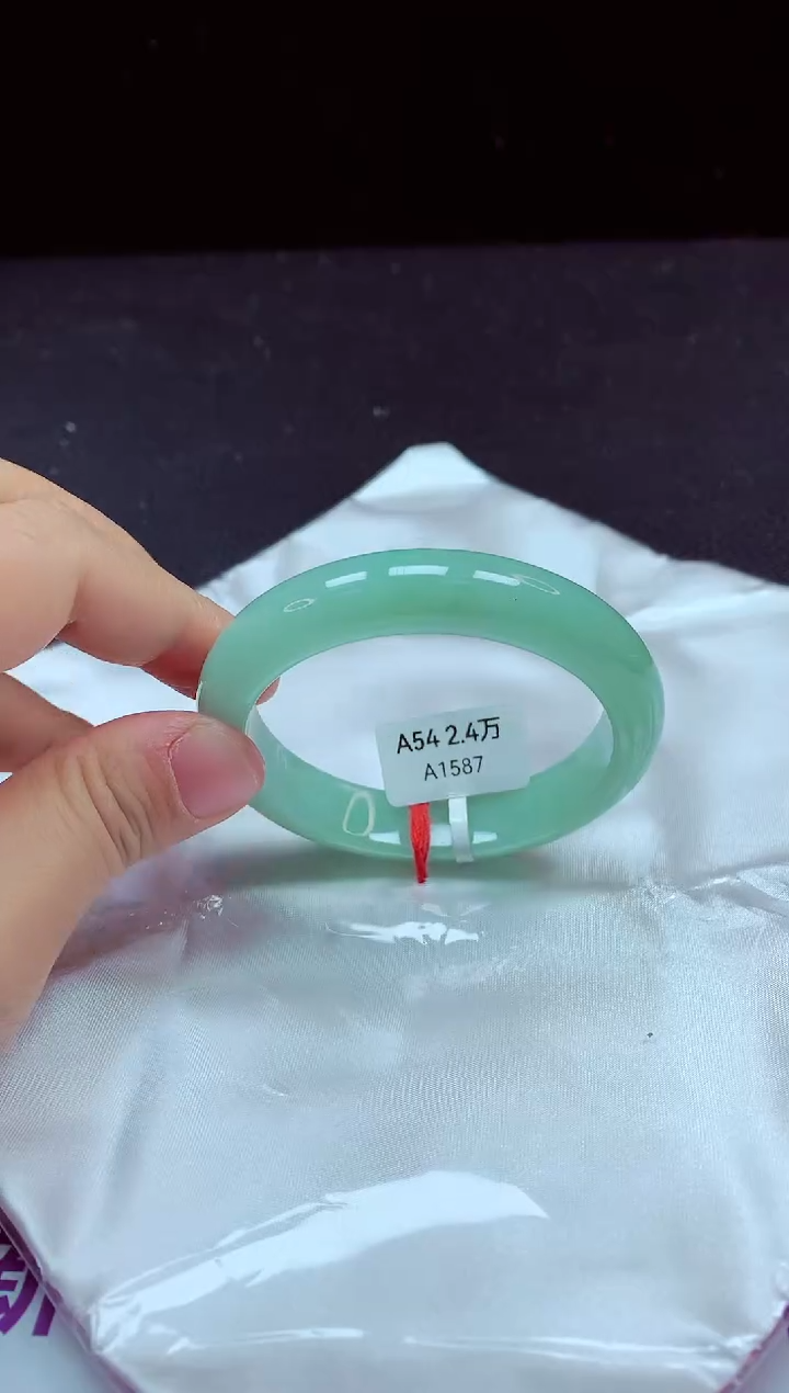 【闪购商品】翡翠手镯未镶嵌镯子54+