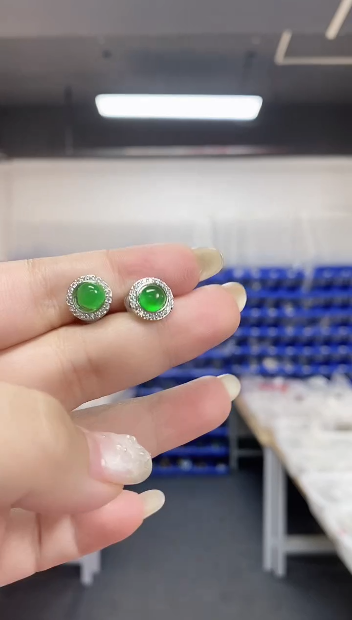 【闪购商品】翡翠耳饰未镶嵌多样性发其一颜色微差