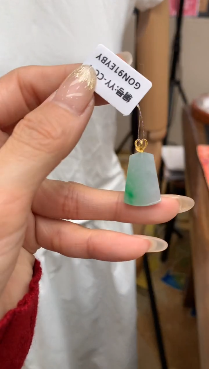 【闪购商品】翡翠颈饰18K金镶嵌无事牌