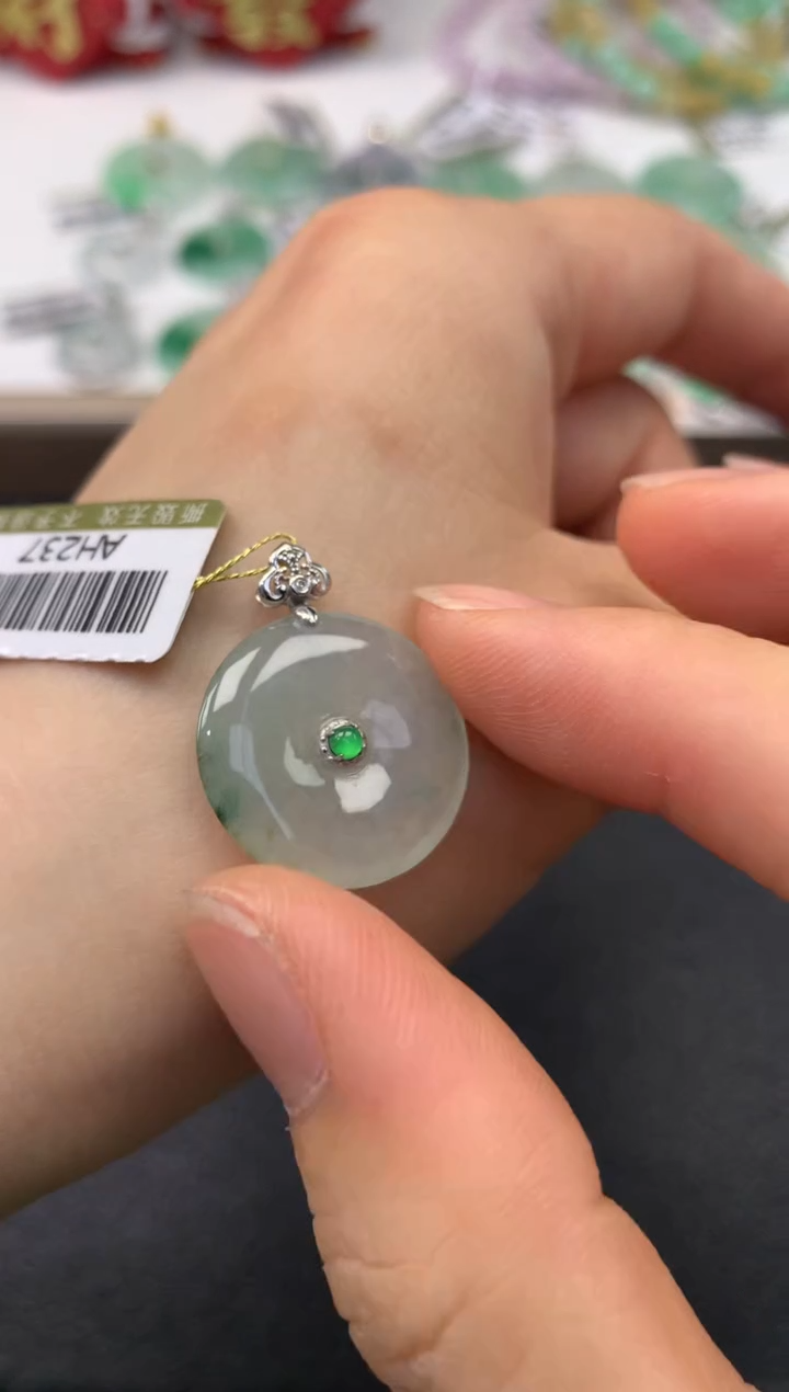 【闪购商品】翡翠颈饰18K金镶嵌         