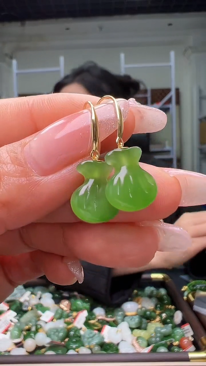 颈饰18K金镶嵌和田玉(多样性发货.发其一)12.08.73