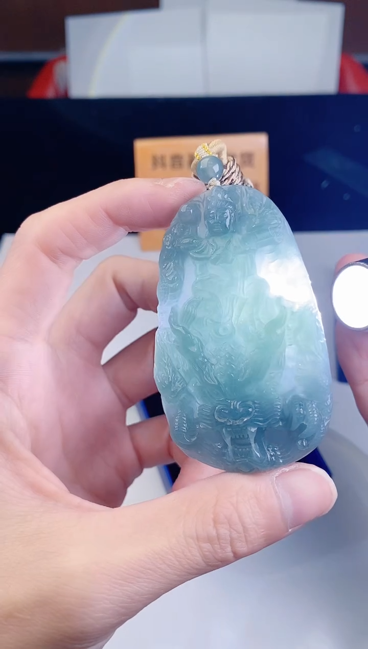 颈饰未镶嵌翡翠   