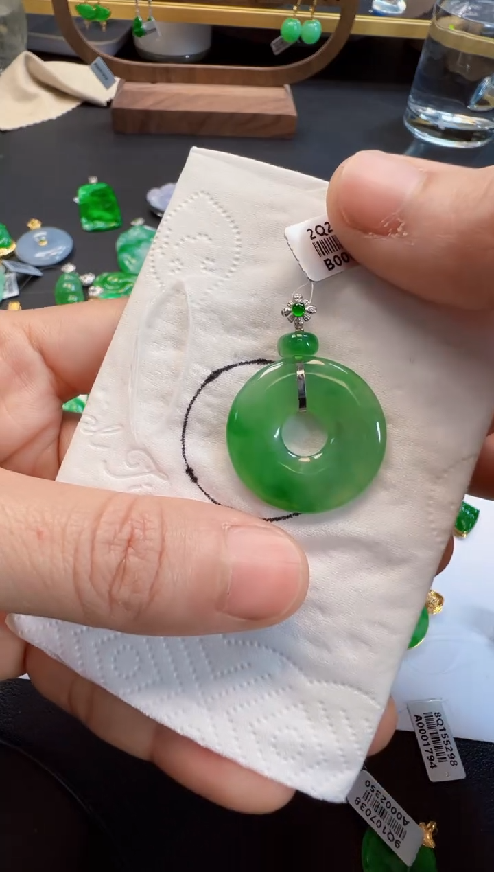 【闪购商品】翡翠吊坠(不含链)18K金镶嵌2580