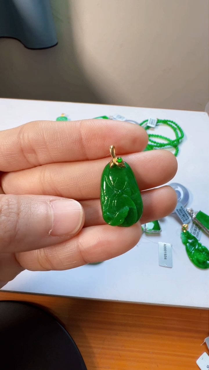 【闪购商品】翡翠吊坠(不含链)18K金镶嵌2380