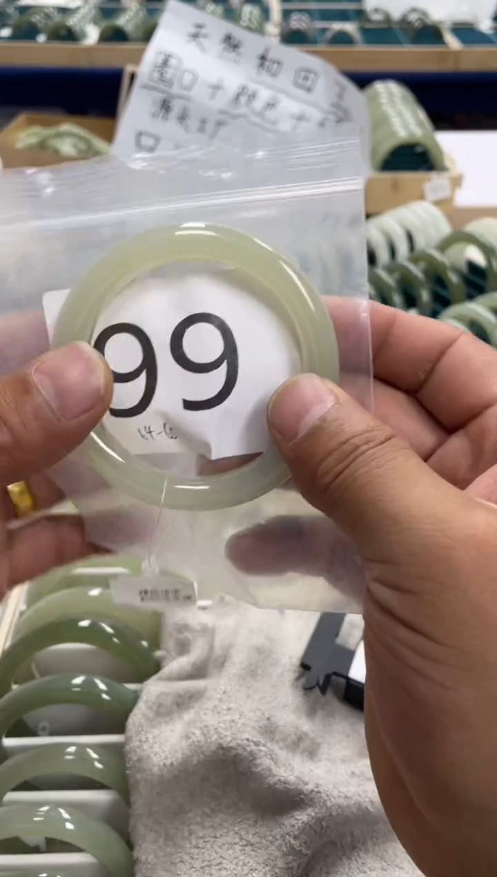 未镶嵌手镯和田玉和田玉手镯 56.5圈口 99号