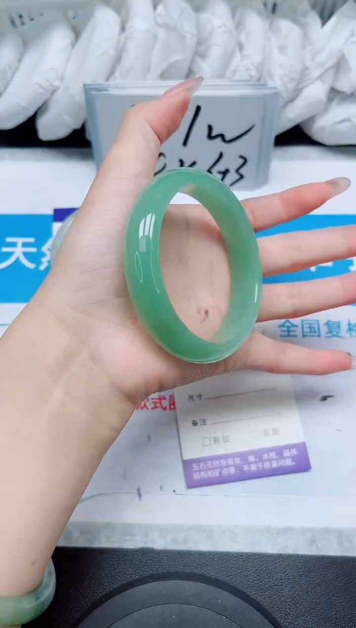 【闪购商品】石英质玉手镯未镶嵌258