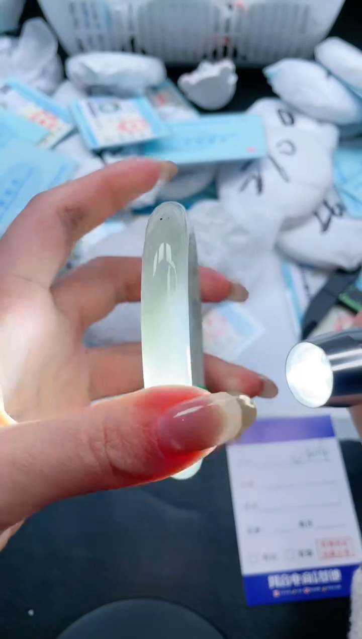 【闪购商品】石英质玉手镯未镶嵌18V304-60