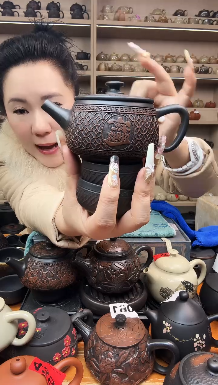 壶满雕铜钱汉瓦+2跳叨杯 