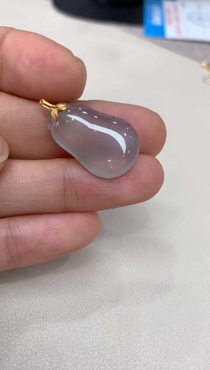 【闪购商品】翡翠吊坠(不含链)18K金镶嵌雪梨