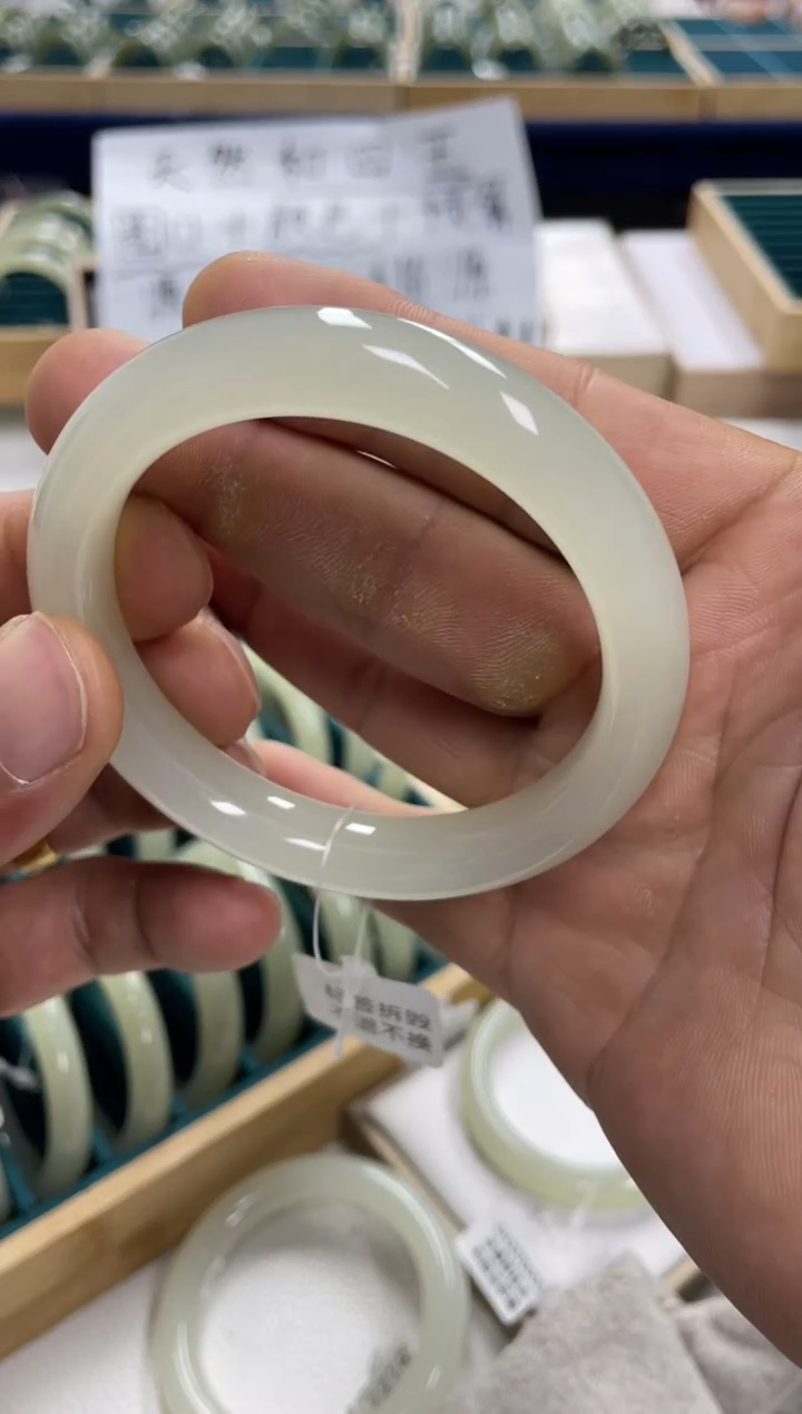未镶嵌手镯和田玉L**.和田玉手镯 