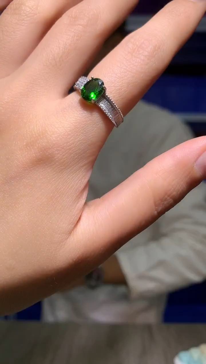 银S925镶嵌透辉石戒指【宝石世家严选】