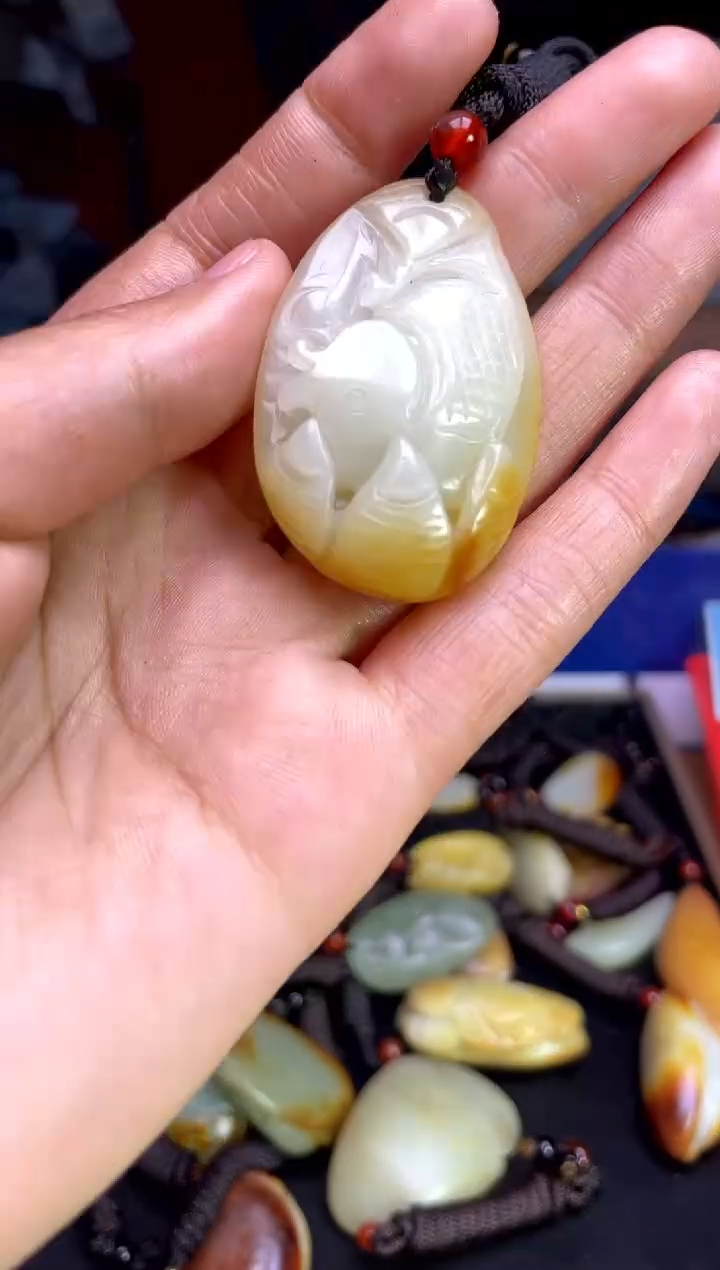 和田玉未镶嵌颈饰1