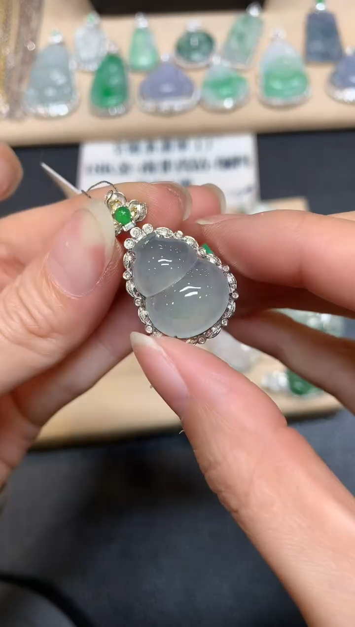 【闪购商品】翡翠颈饰18K金镶嵌葫芦【无服务费