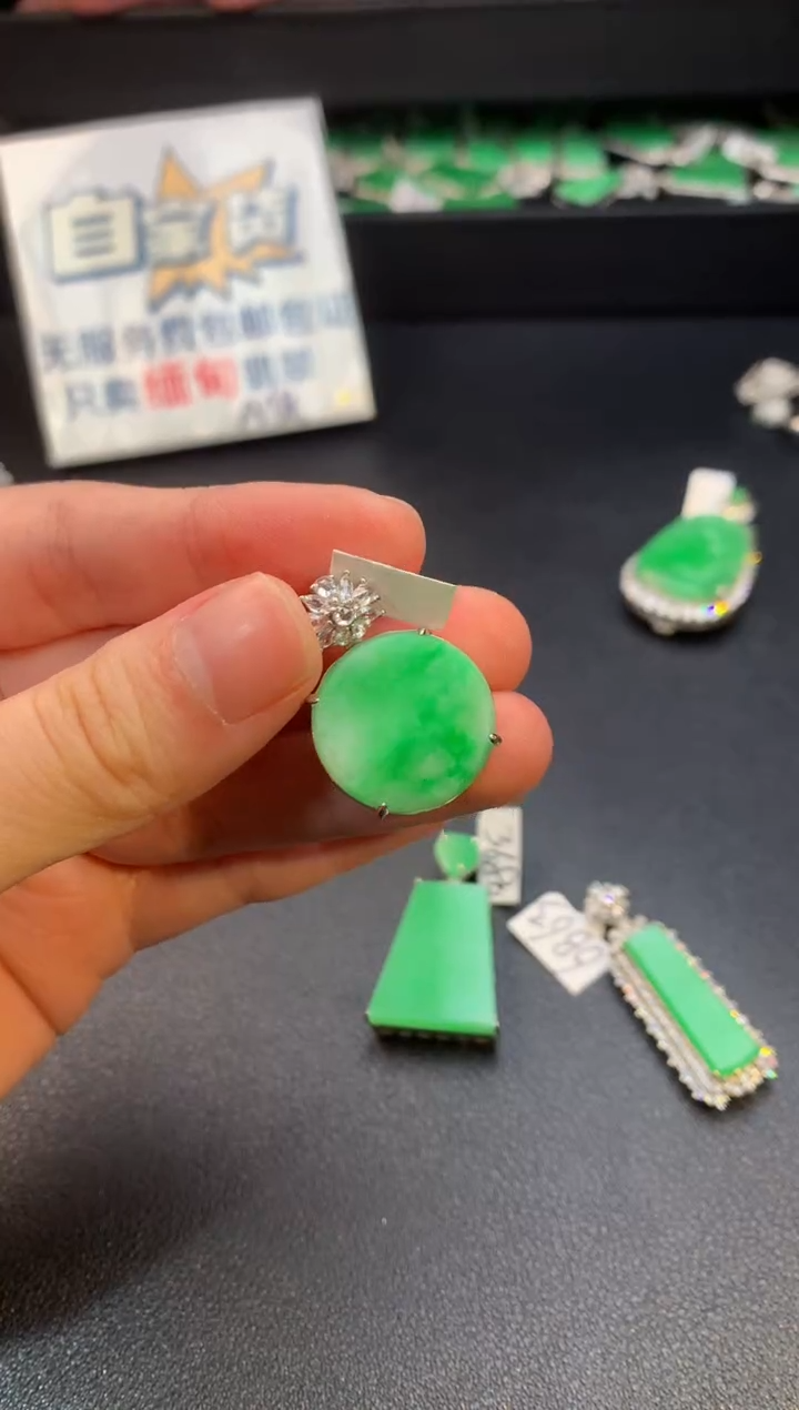 【闪购商品】翡翠颈饰银S925镶嵌翡翠