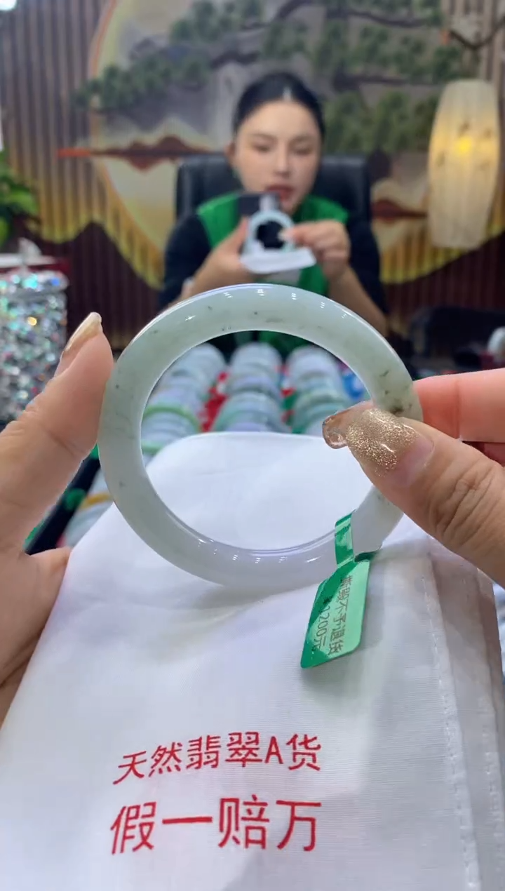 【闪购商品】翡翠未镶嵌手镯多人06402