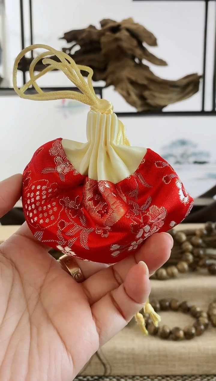 沉香沉香香囊天然沉香叶子香包（随机发）