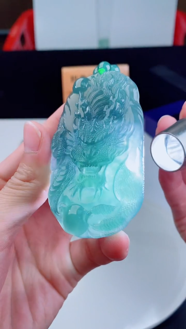 颈饰未镶嵌翡翠   