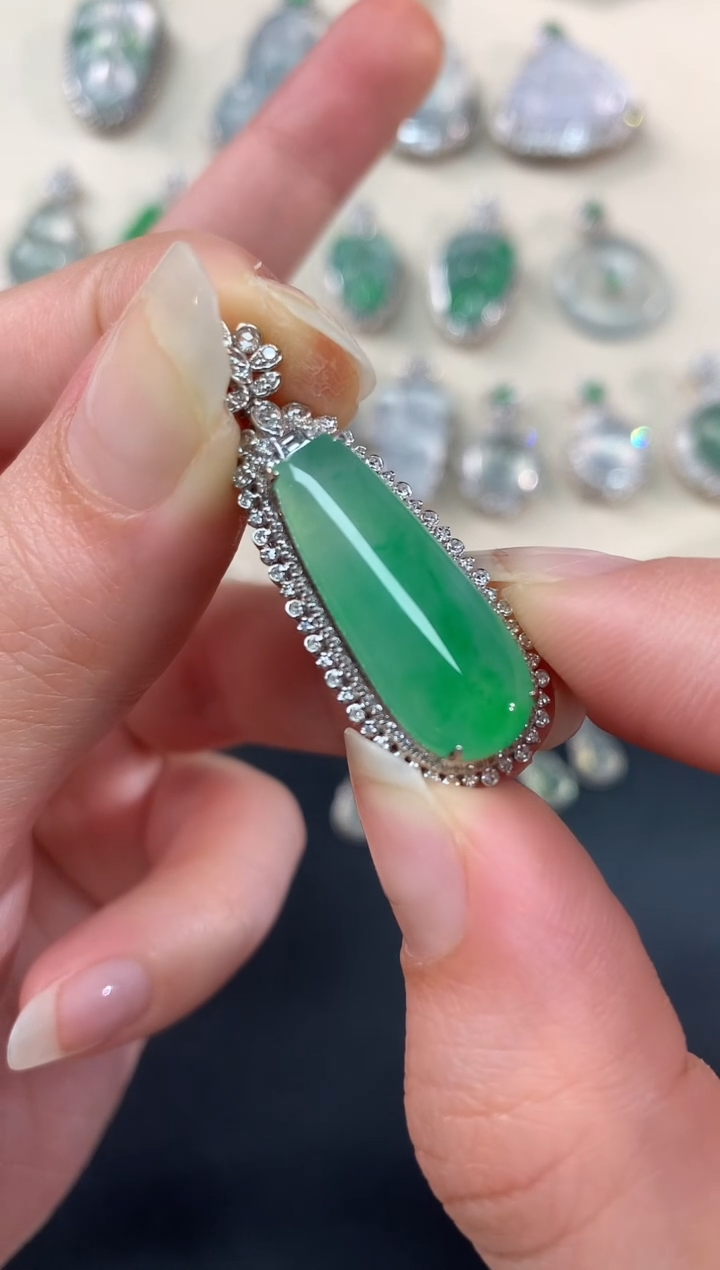 【闪购商品】翡翠吊坠(不含链)18K金镶嵌A48|19800