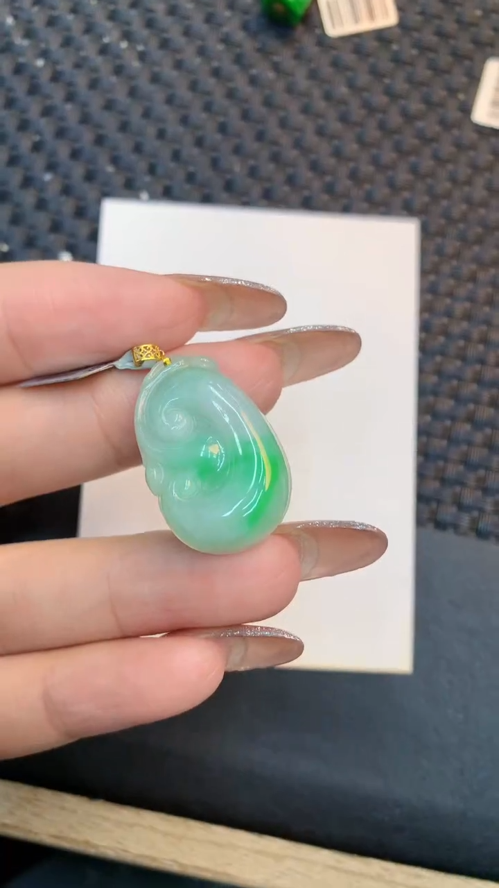 颈饰18K金镶嵌翡翠1