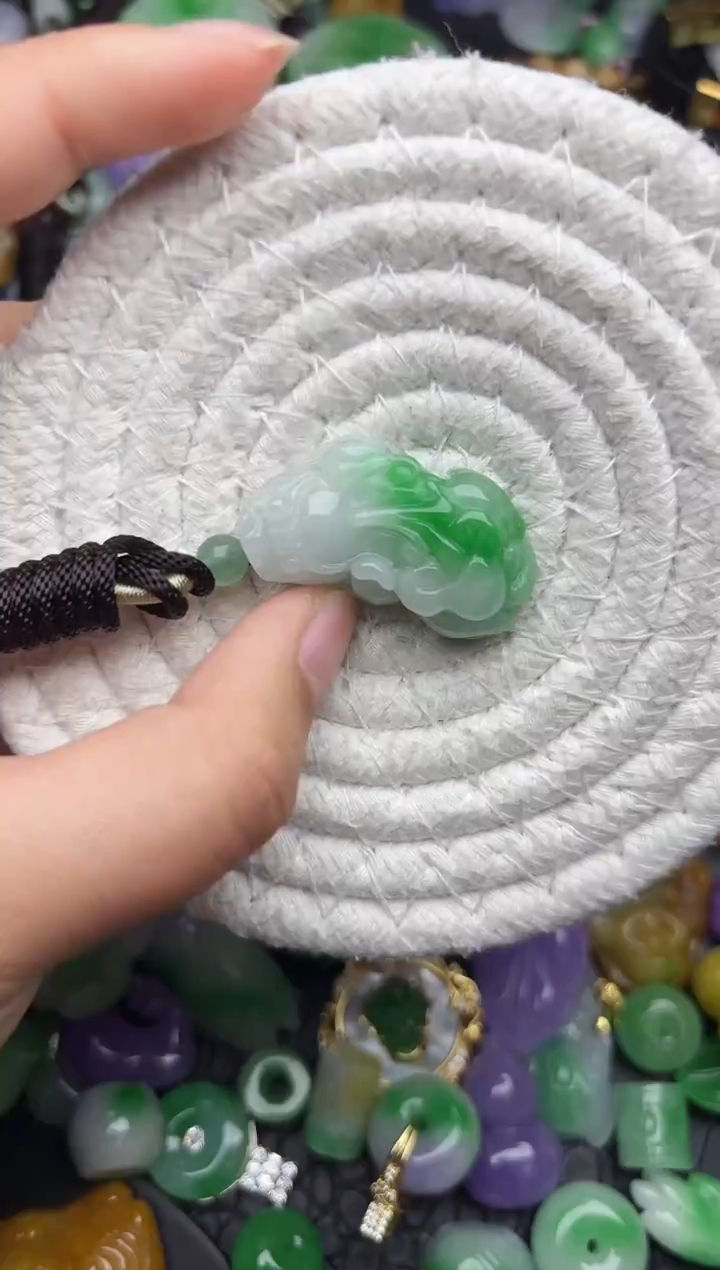 颈饰未镶嵌翡翠缅甸翡翠吊坠