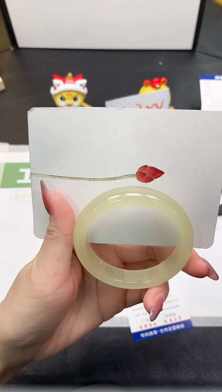 【闪购商品】石英质玉手镯未镶嵌108-56.1