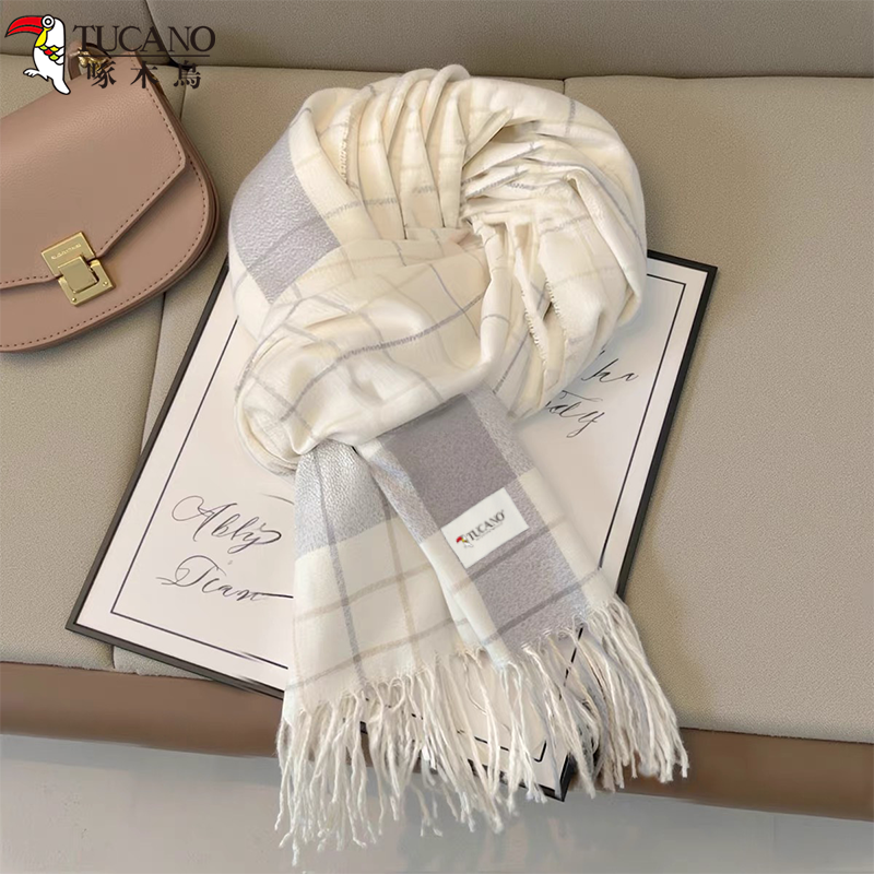 啄木鳥2025新款米杏色格子围巾女冬季韩系氛围感保暖时尚围脖学生