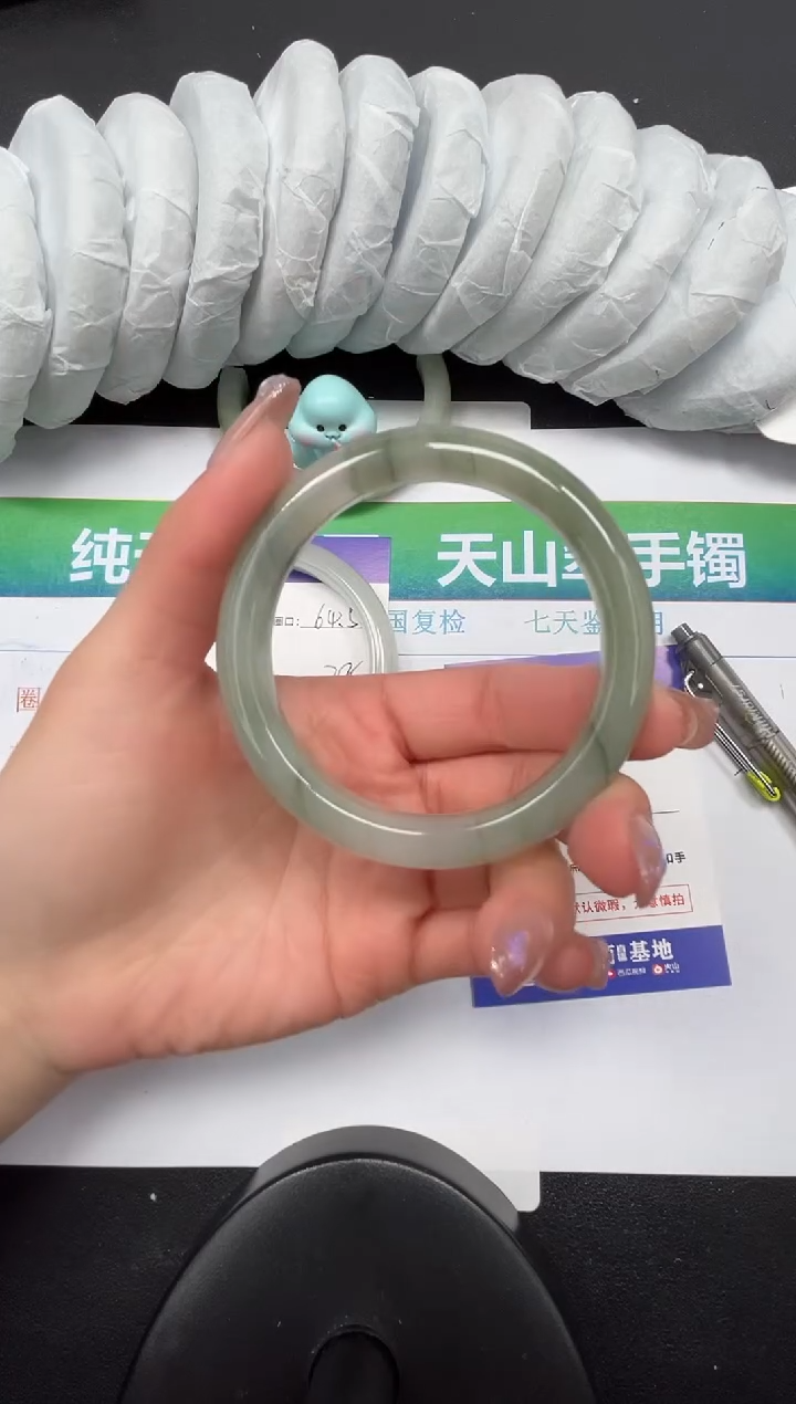 【闪购商品】石英质玉手镯未镶嵌60-58.1