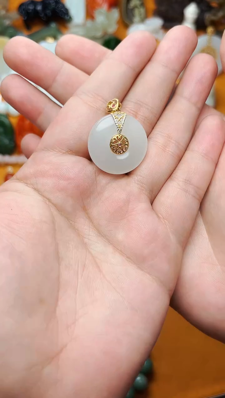 【闪购商品】和田玉颈饰18K金镶嵌平安扣