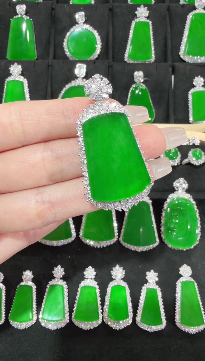 颈饰18K金镶嵌翡翠无事牌天然A货翡翠72h鉴赏期