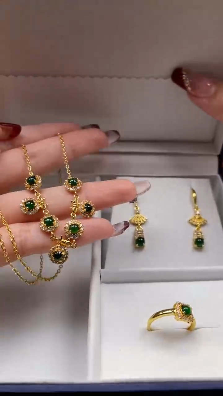 【闪购商品】翡翠颈饰未镶嵌      *A44 (只发一套)