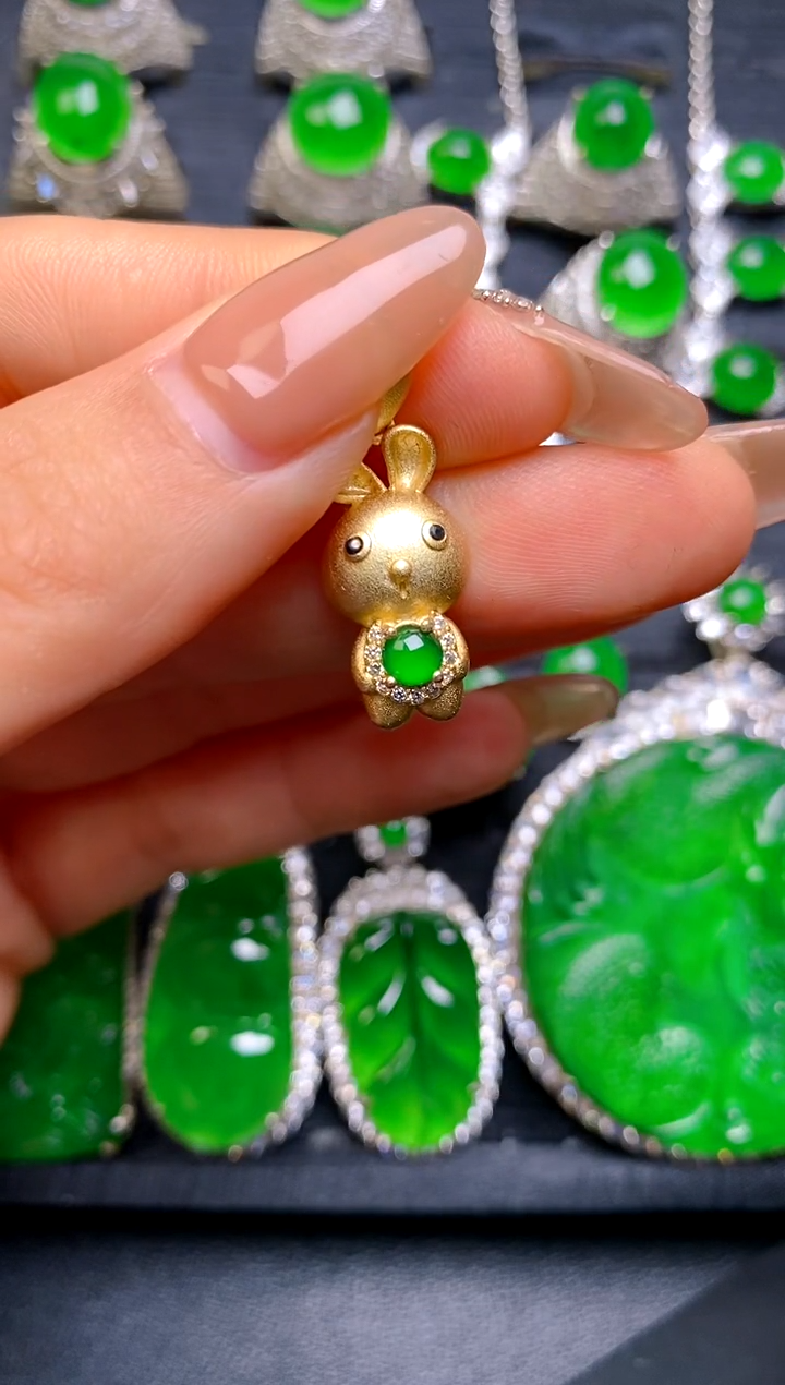 【闪购商品】翡翠吊坠(赠链)未镶嵌小吊坠