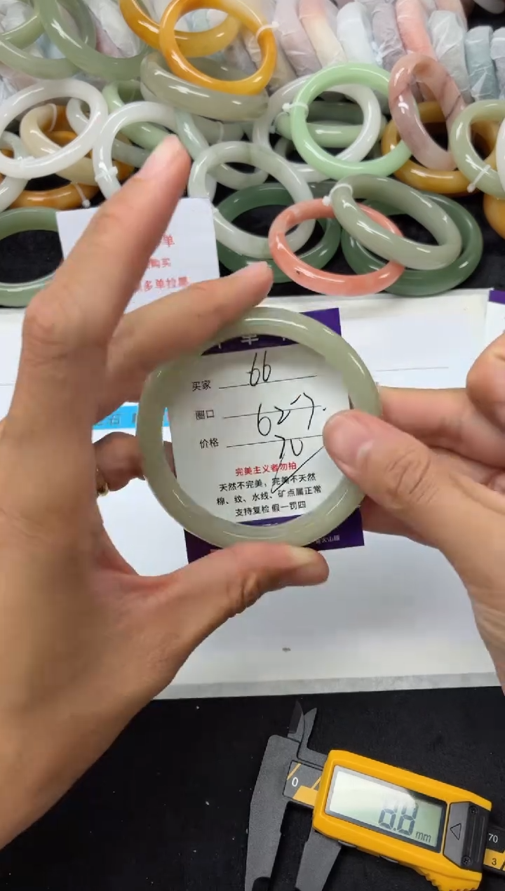 未镶嵌手镯石英质玉66