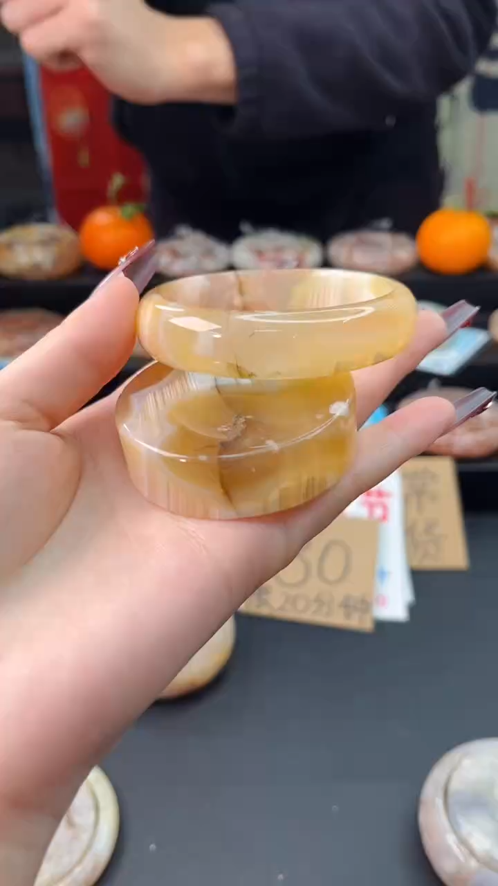 【闪购商品】石英质玉手镯未镶嵌赠送镯心（56圈口）无证书