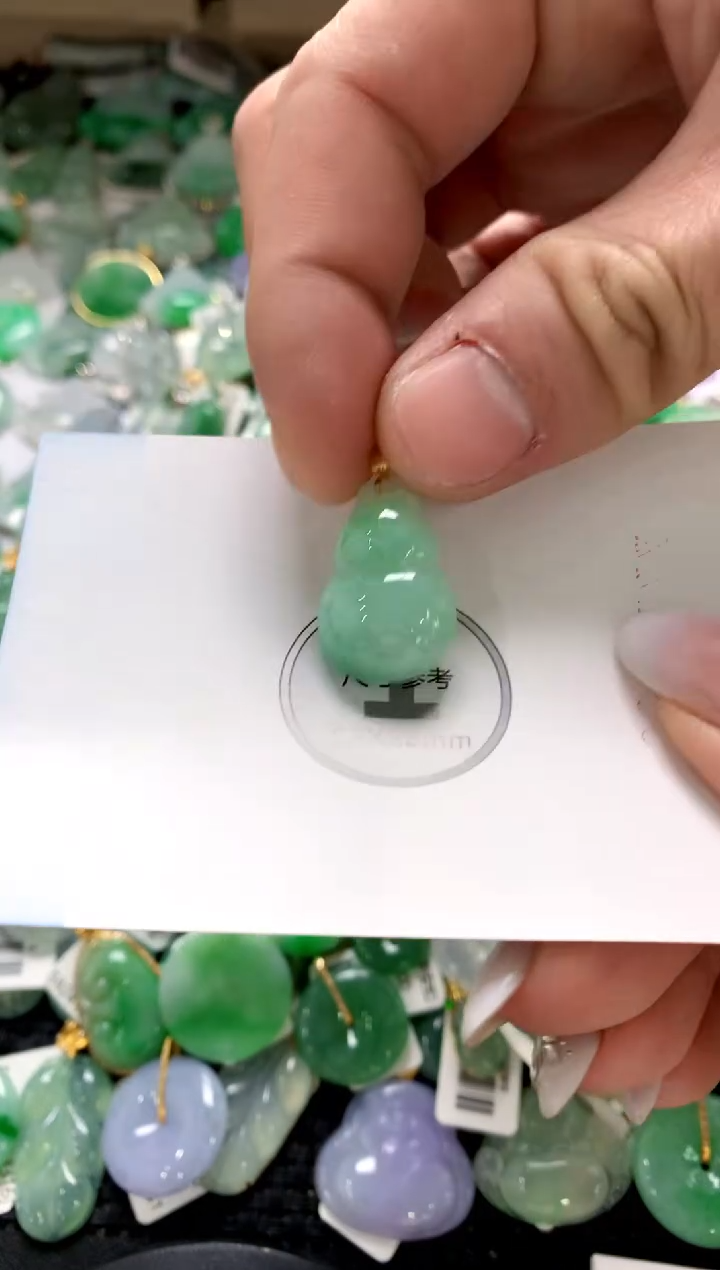 颈饰18K金镶嵌翡翠1111111111111111