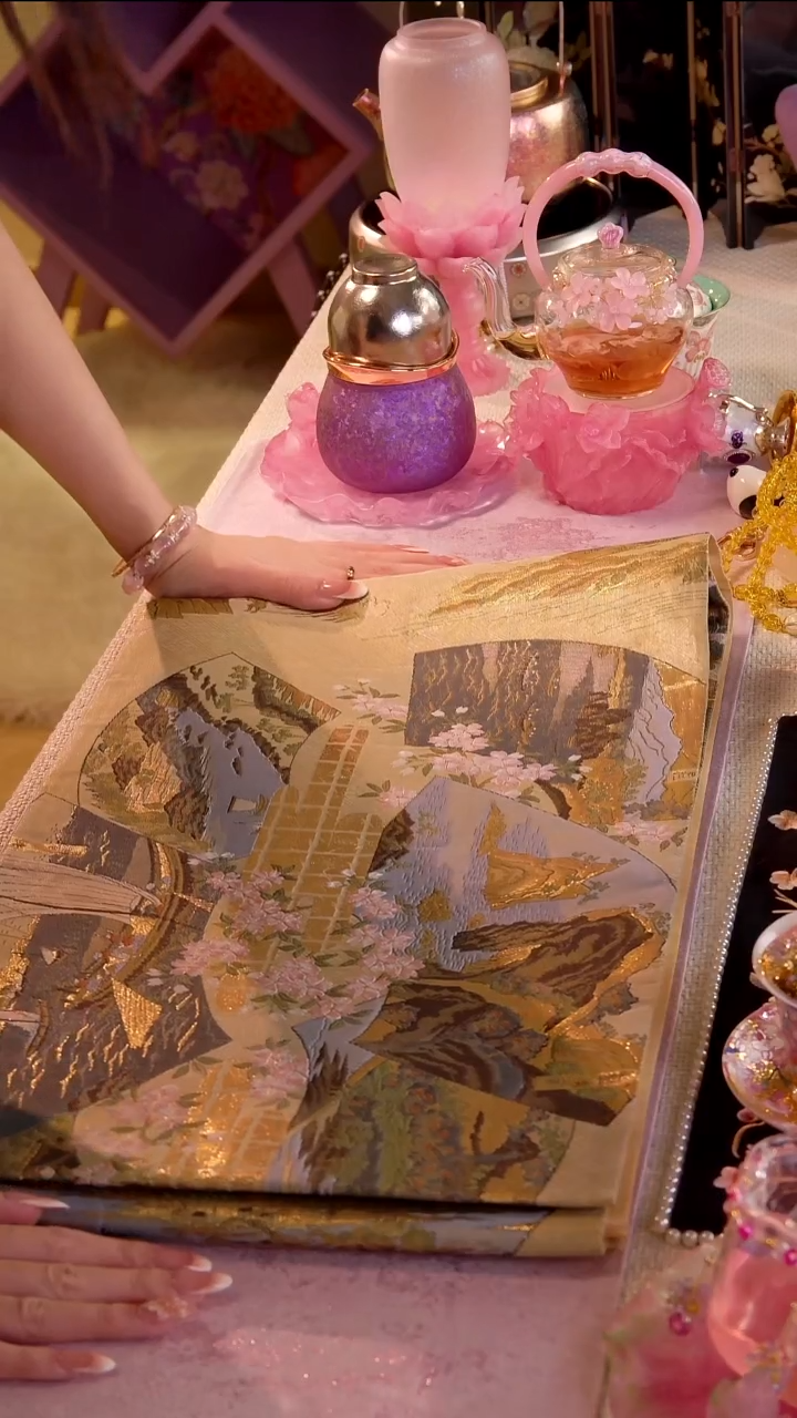 非遗西阵织 如图所示