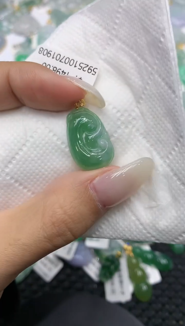 颈饰18K金镶嵌翡翠111111111111