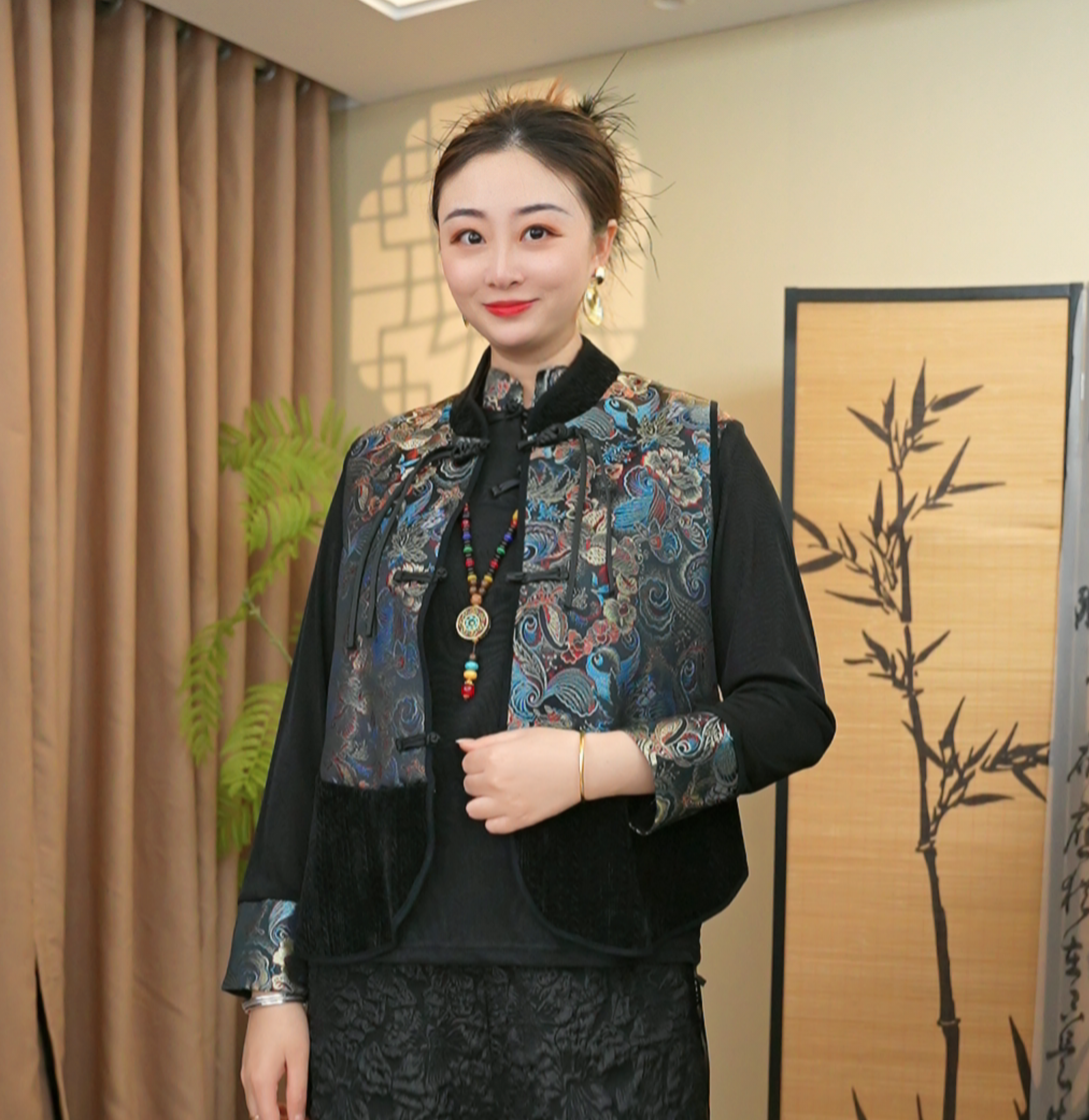 260/古典黑色定制绣片针织提花设计感马甲无袖