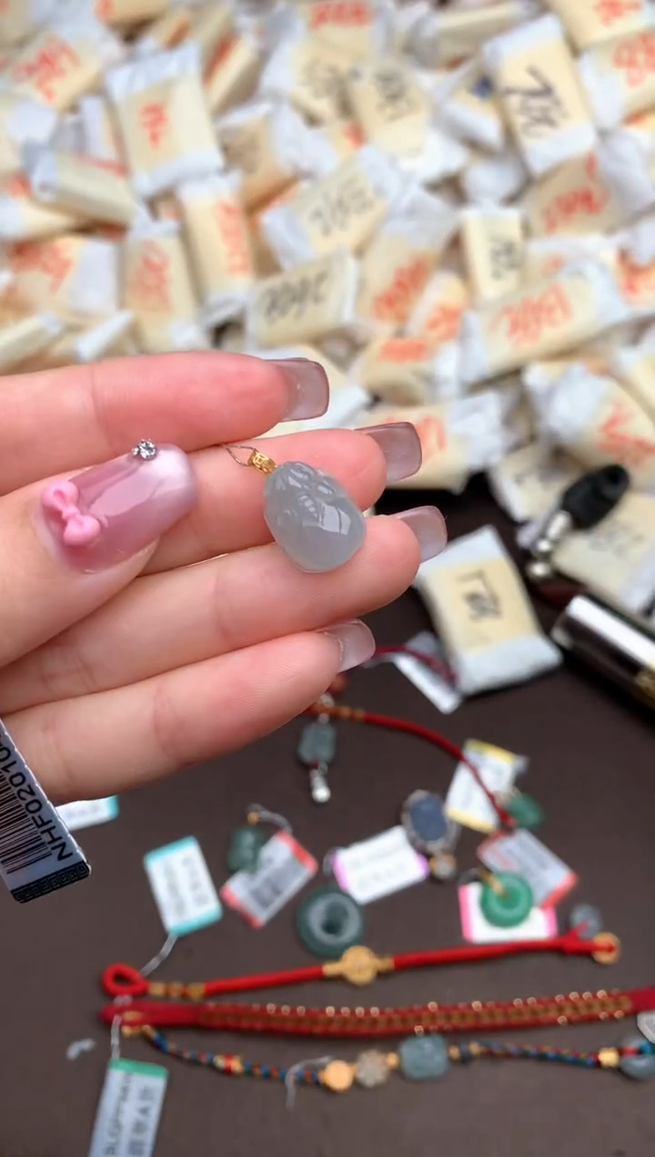 【闪购商品】翡翠挂件18K金镶嵌— 