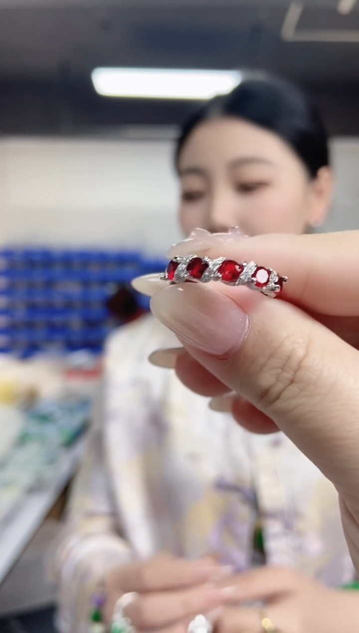 【闪购商品】红宝石戒指未镶嵌多样性发其一颜色微差