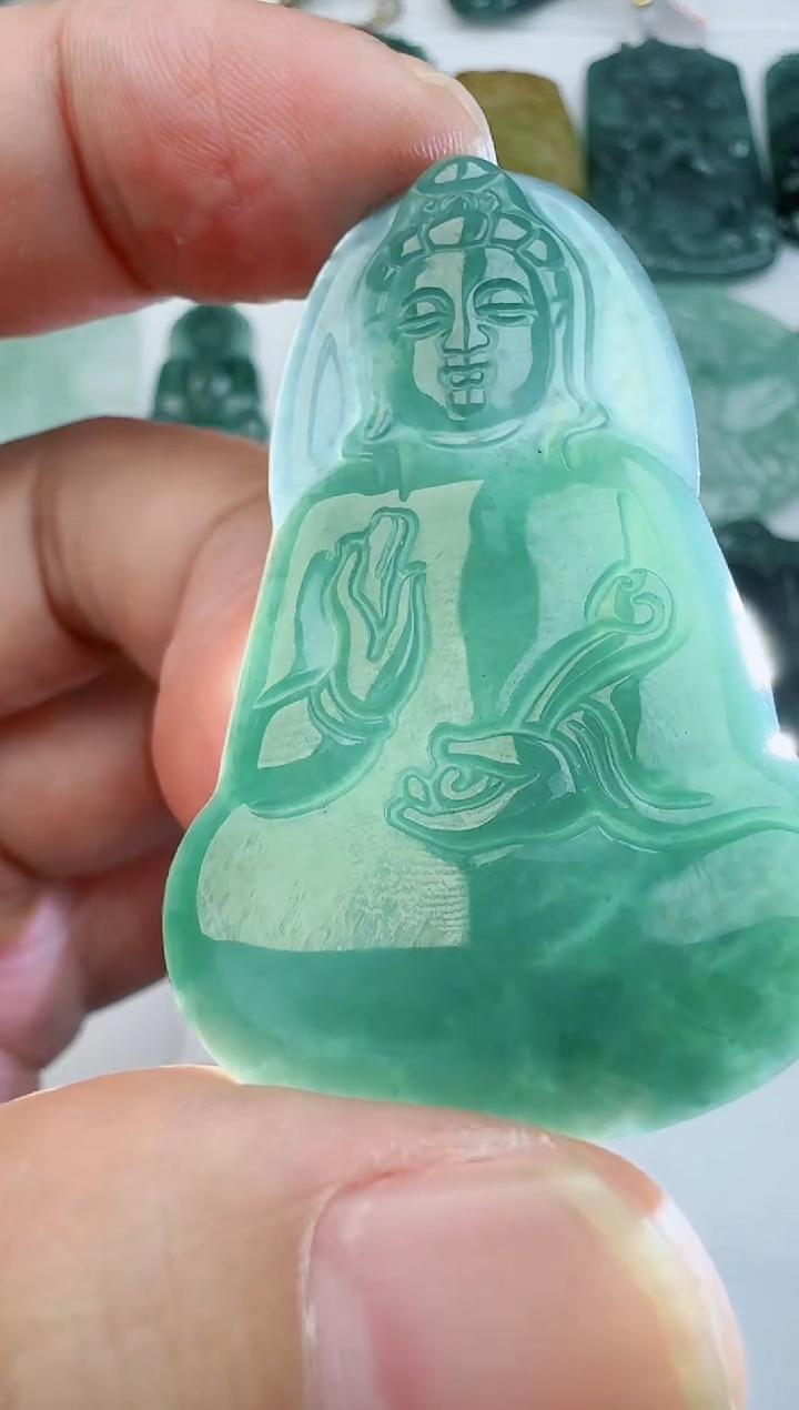 【闪购商品】翡翠吊坠(不含链)未镶嵌多样性随机发其一