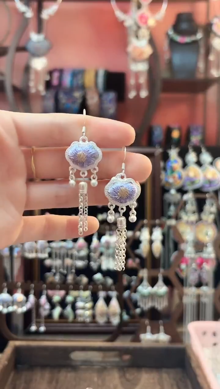 织绣云织谣老绣饰品  122