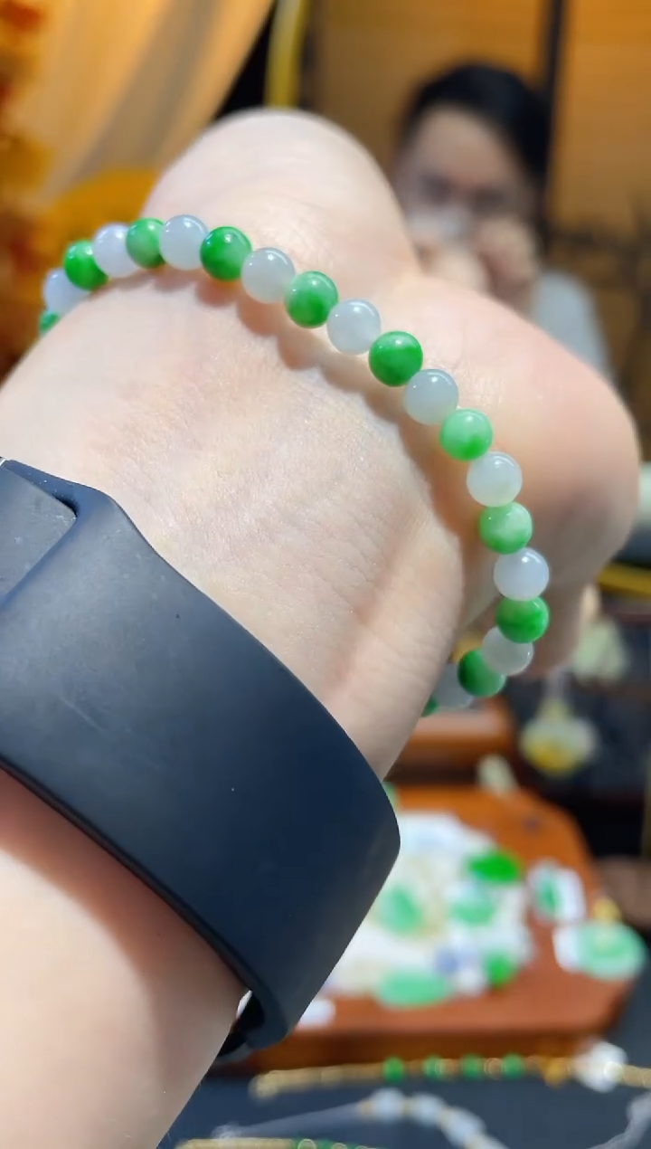 颈饰未镶嵌翡翠手串