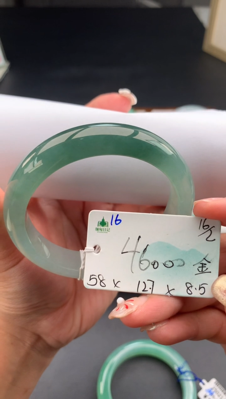 【闪购商品】翡翠手镯未镶嵌手上跟