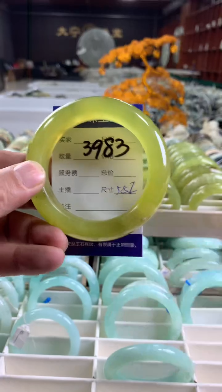 【闪购商品】蛇纹石玉手镯未镶嵌3983