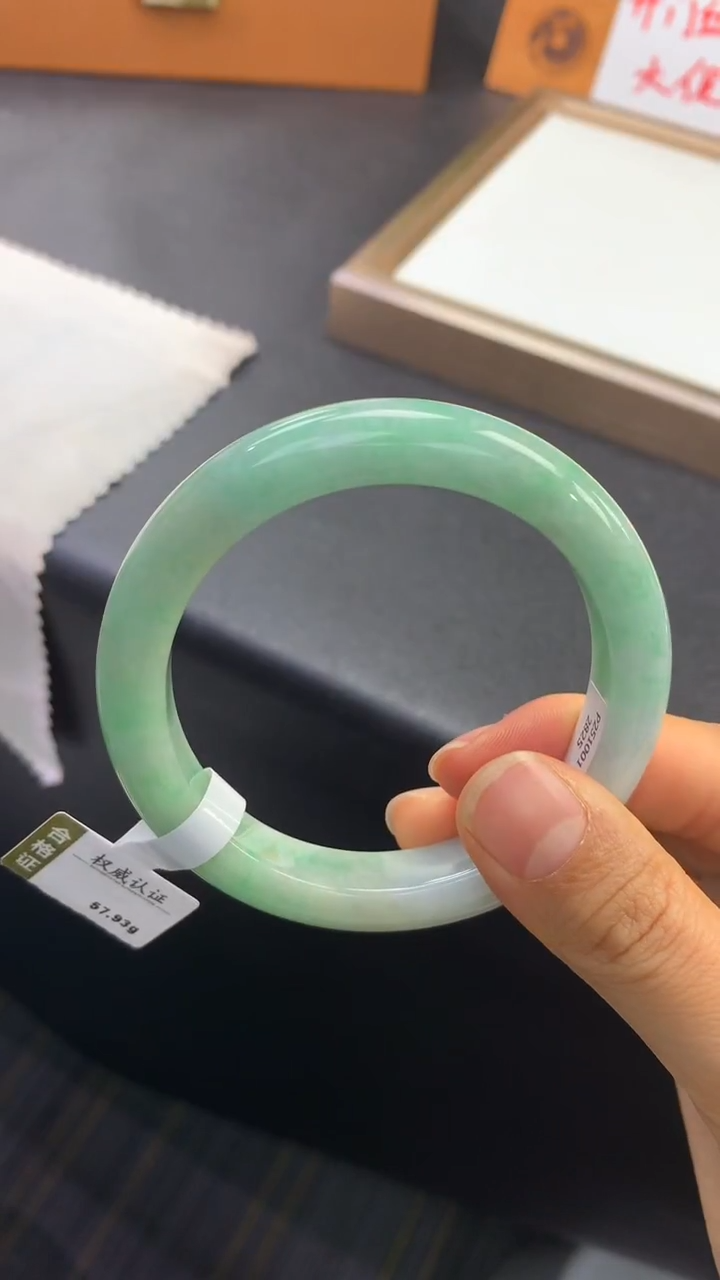 未镶嵌手镯翡翠退货需手镯吊牌标签完好  56.5正圈