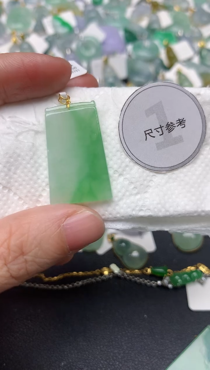 颈饰18K金镶嵌翡翠天然缅甸A货翡翠