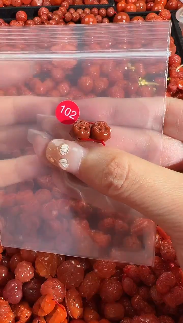 颈饰未镶嵌南红玛瑙1