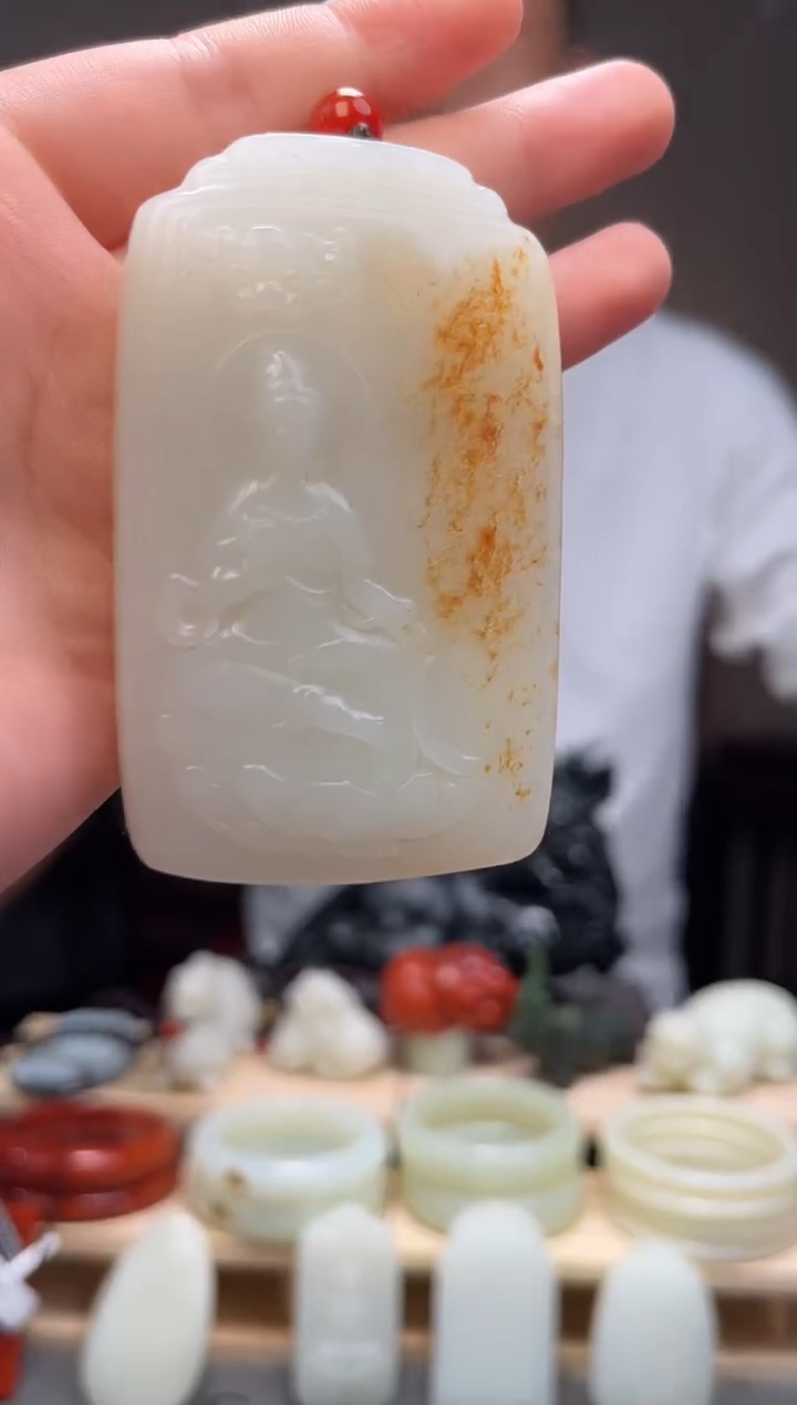 颈饰未镶嵌和田玉吊坠