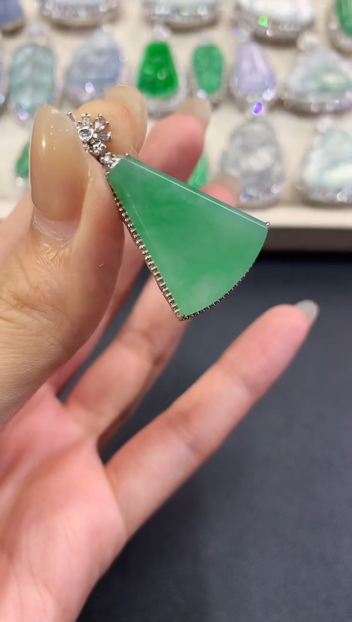 【闪购商品】翡翠吊坠(不含链)18K金镶嵌a124