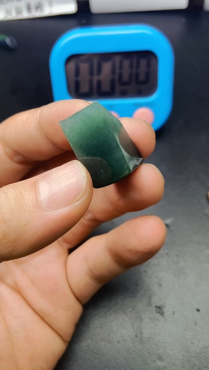 颈饰未镶嵌翡翠藤****。料子